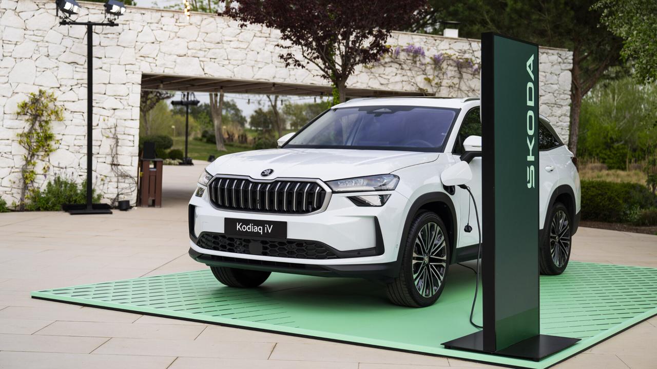 White Skoda Kodiaq charging