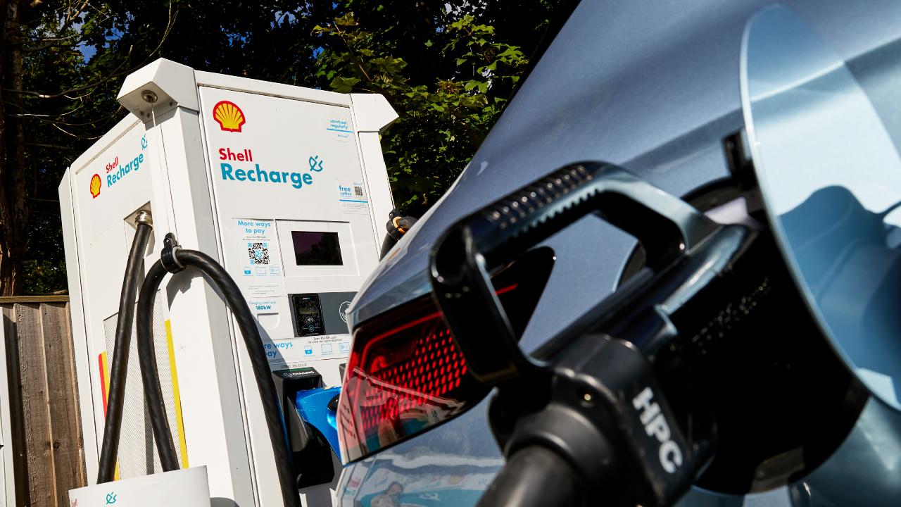 Blue BYD SEAL U DM-i Charging