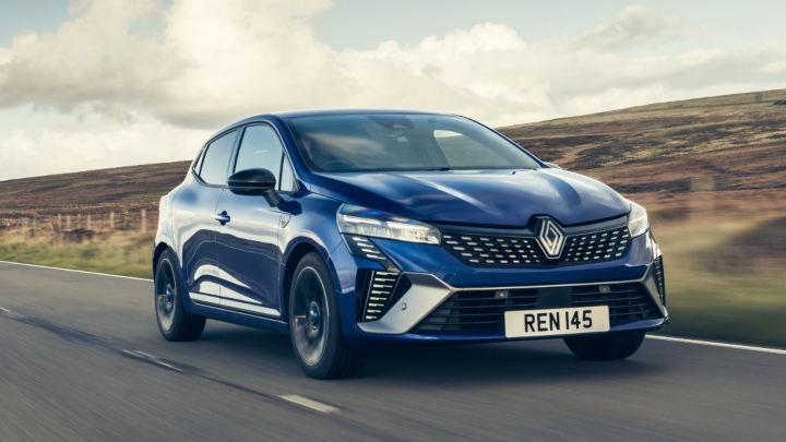 Blue Renault Clio Exterior Front Driving