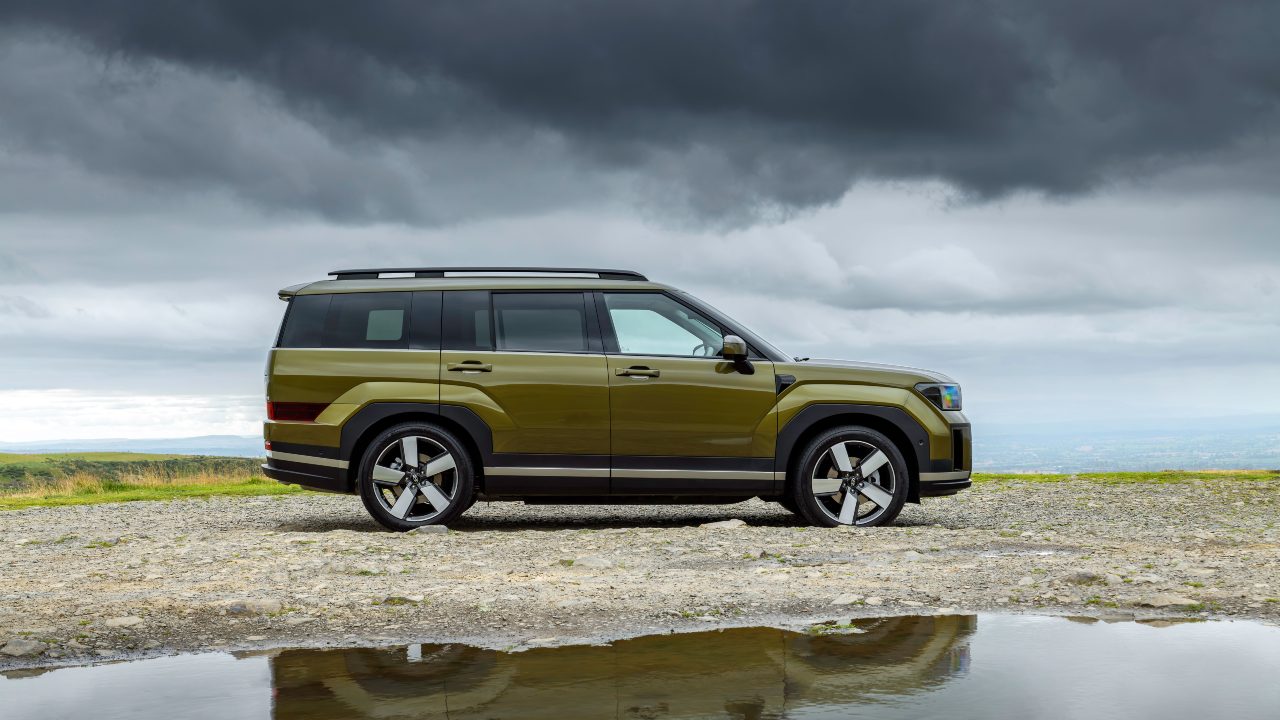 Green Hyundai SANTA FE Exterior Side Static