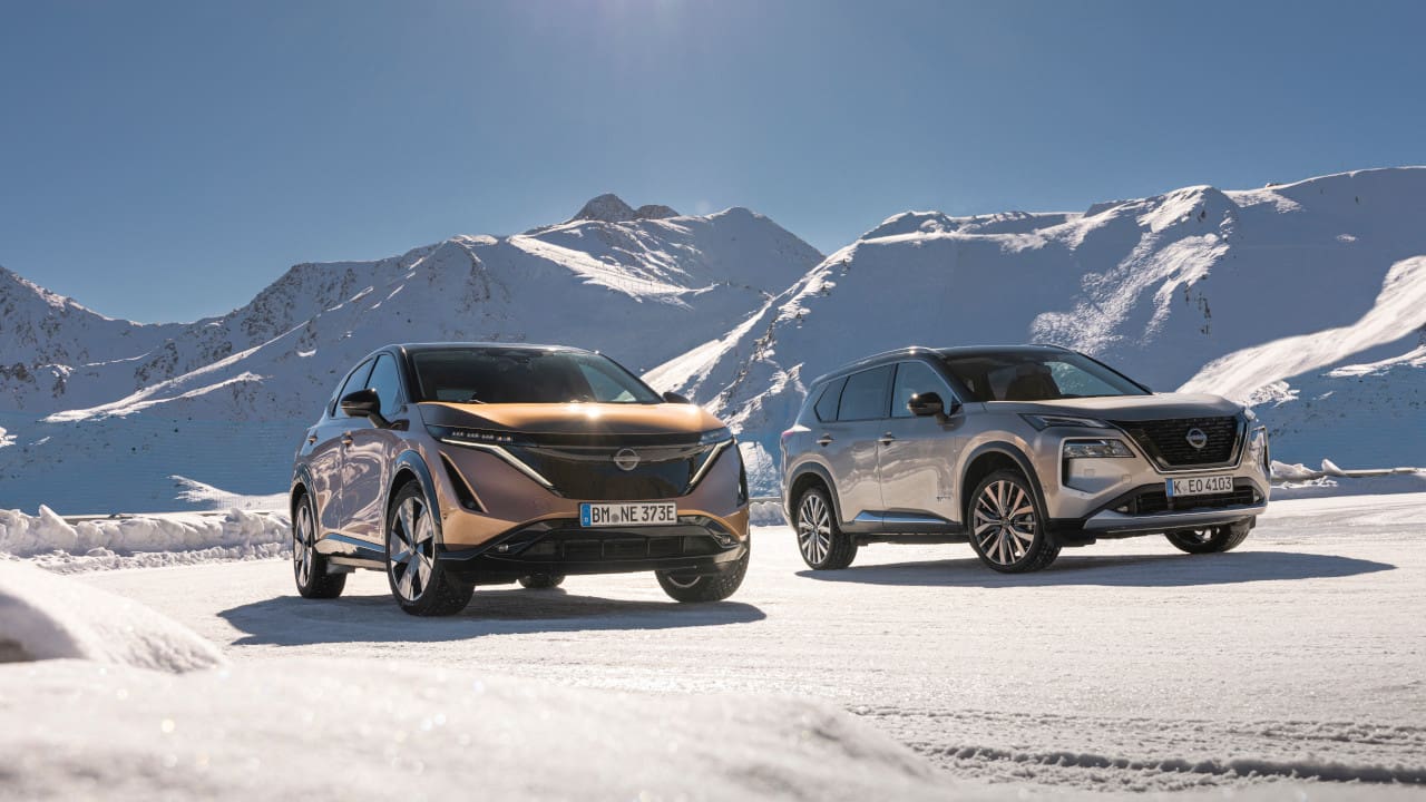 Nissan X-Trail and ARIYA in Snow