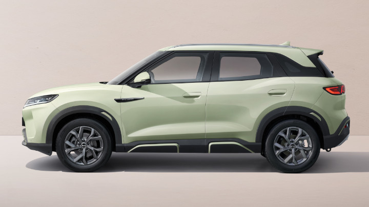 BYD ATTO 2 side angle