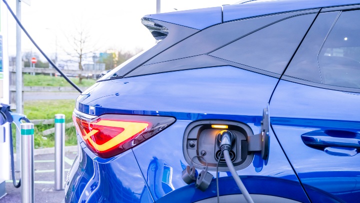 BYD ATTO 3 EVO Blue charging