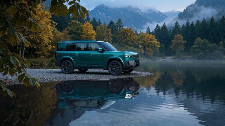BYD Ti7 DM-p parked near lake