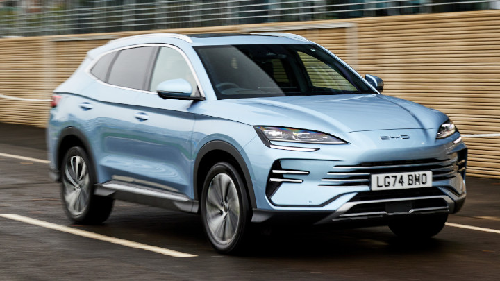 BYD SEAL U DM-i Front Angle Driving