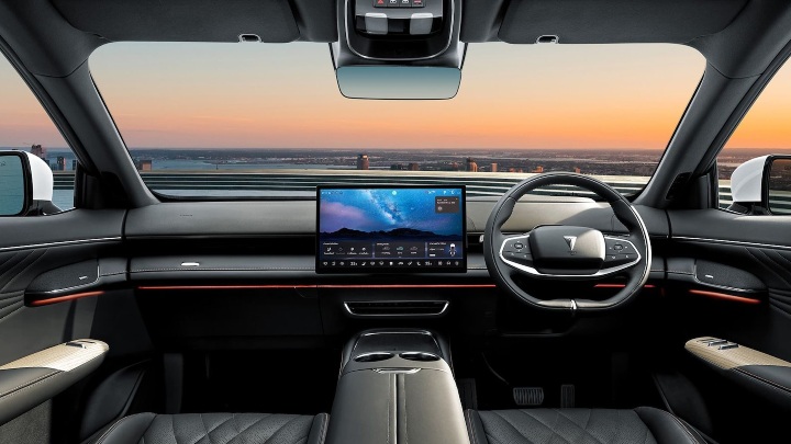 Changan Deepal S07 interior featuring digital dashboard and wide central touchscreen