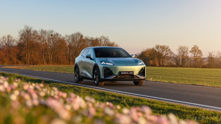 Changan Deepal S07 Driving on Road in Rural Area