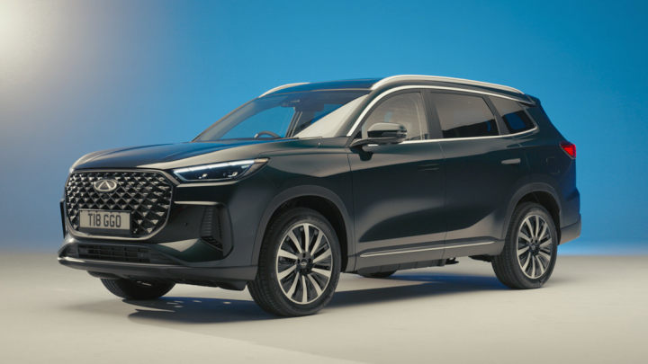 Black Chery Tiggo 8 Blue and Grey Backdrop