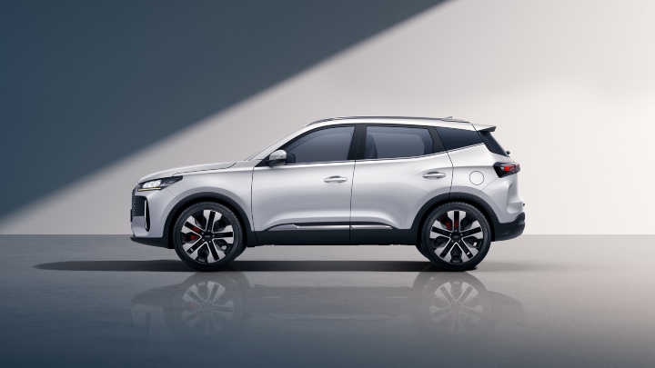 White Chery Tiggo 4 side static