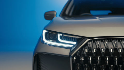 Chery Tiggo 7 Front Headlights Blue and Grey Backdrop