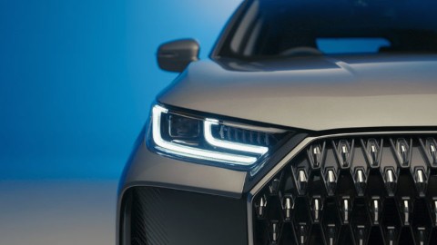 Chery Tiggo 7 Front Headlights Blue and Grey Backdrop