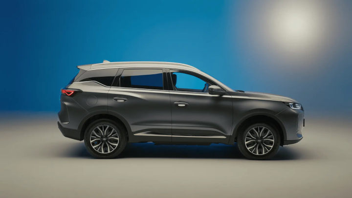 Grey Chery Tiggo 7 Side Profile Blue and Grey Backdrop