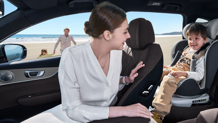 Family Inside Chery Tiggo 8