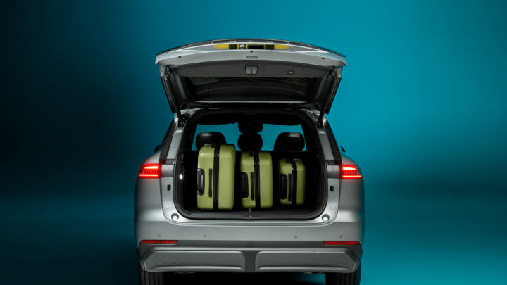 Chery Tiggo 9 Open Boot with Luggage Inside
