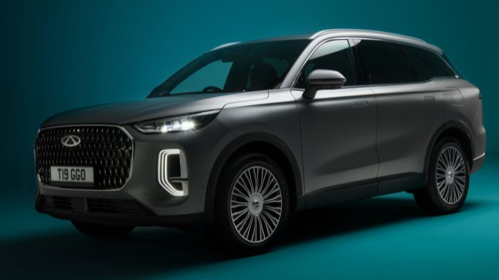 Grey Chery Tiggo 9 Green Background