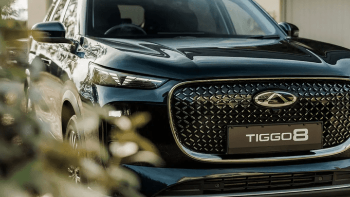 Black Chery Tiggo 8 Front View