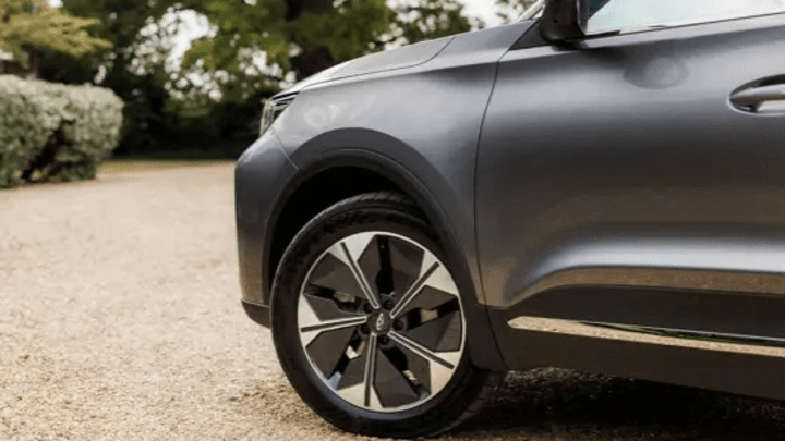 Grey Chery Model Wheel Low Angle