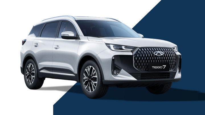 Light Grey Chery Tiggo 7 with Split Blue and White Background