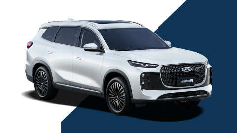 Light Grey Chery Tiggo 8 with Split Blue and White Background