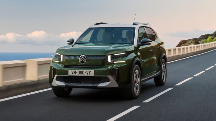 Citroen C3 Aircross Front Angle driving on the road