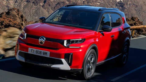 Citroën ë-C3 Aircross in Red Driving