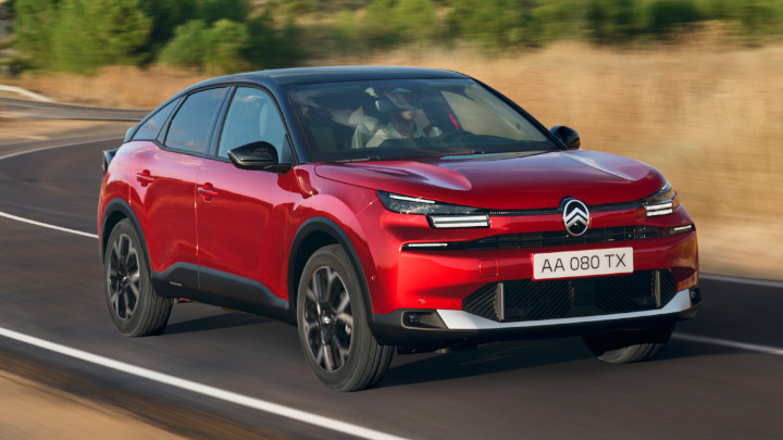 Citroen e-C4 Driving Front