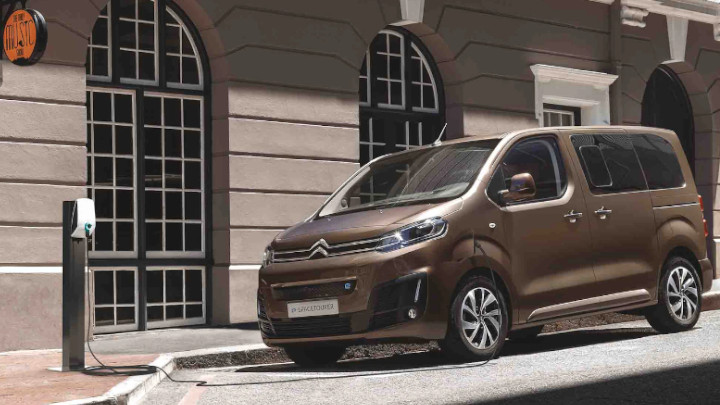 Brown Citroen e-SpaceTourer Exterior Charging