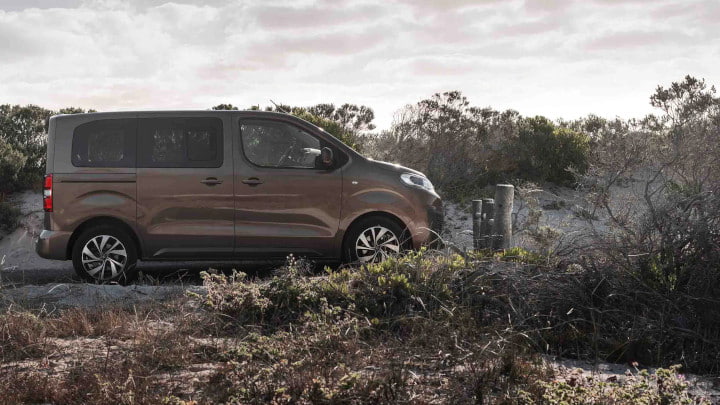 Brown Citroen e-SpaceTourer Exterior Side Static