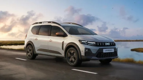 White Dacia Jogger Exterior Front Driving