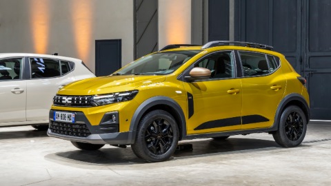 Yellow Dacia Sandero Stepway Exterior Side Static