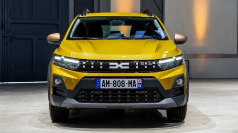 Yellow Dacia Sandero Stepway Exterior Front Static