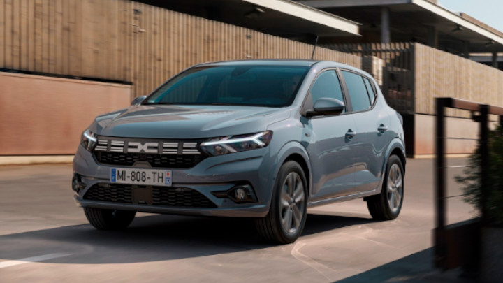 Dacia Sandero Front Driving