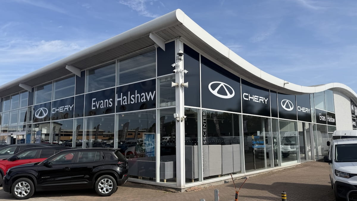 Chery Hull Dealership Exterior Front Corner