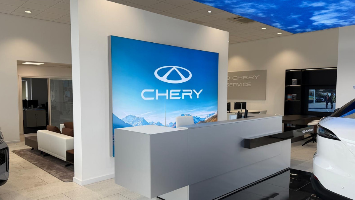 Chery Sheffield Dealership Front Reception Area