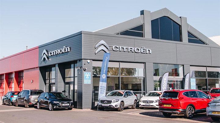 Front of Evans Halshaw Citroen Doncaster dealership