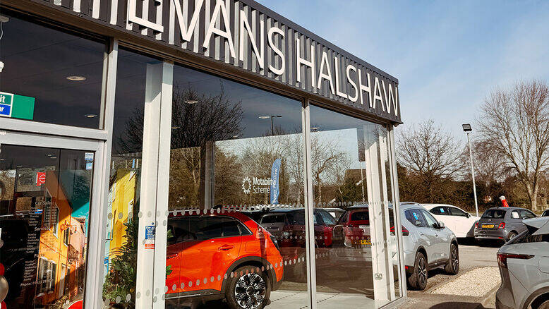 Fiat Mansfield dealership exterior close up