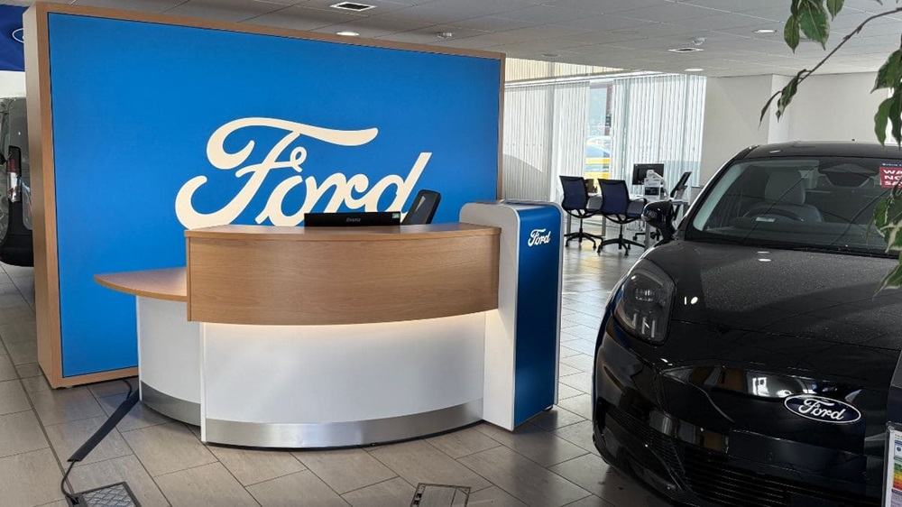Ford Ashton dealership front desk