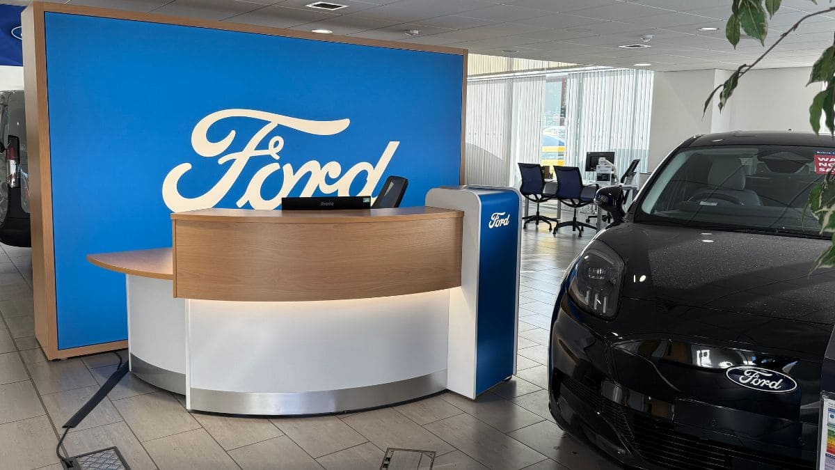 Ford Ashton dealership front desk