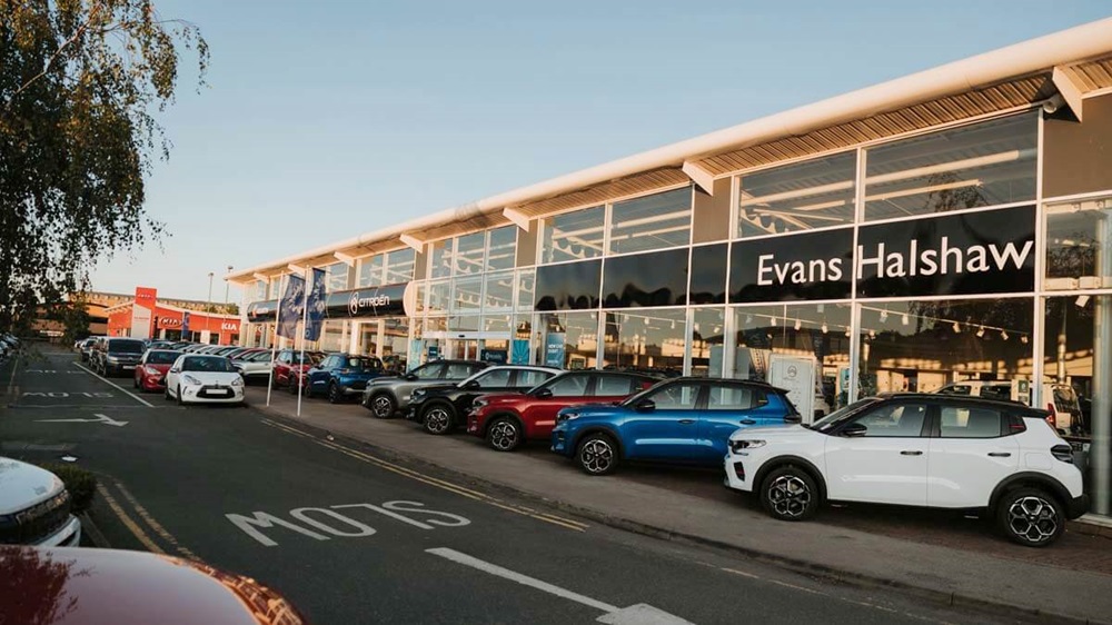 Jeep Hull dealership exterior