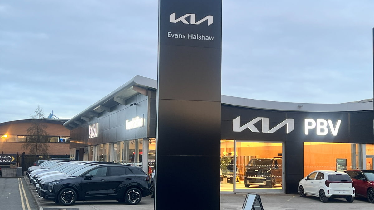 Kia Hull Dealership Exterior