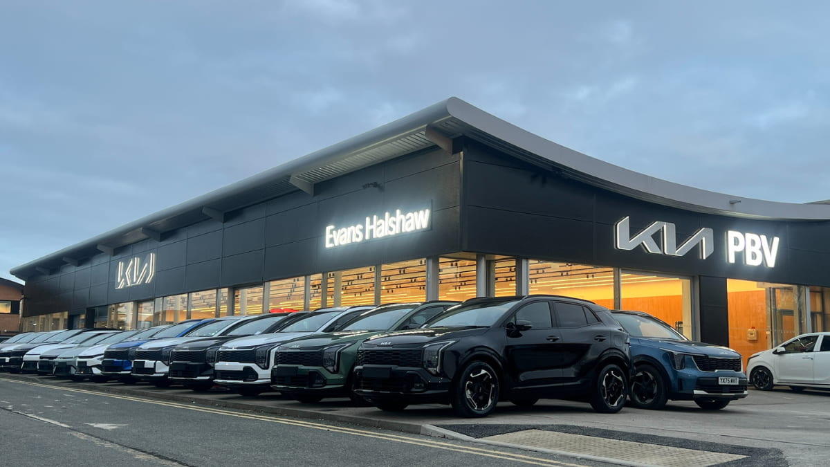 Kia Hull Dealership Exterior Forecourt