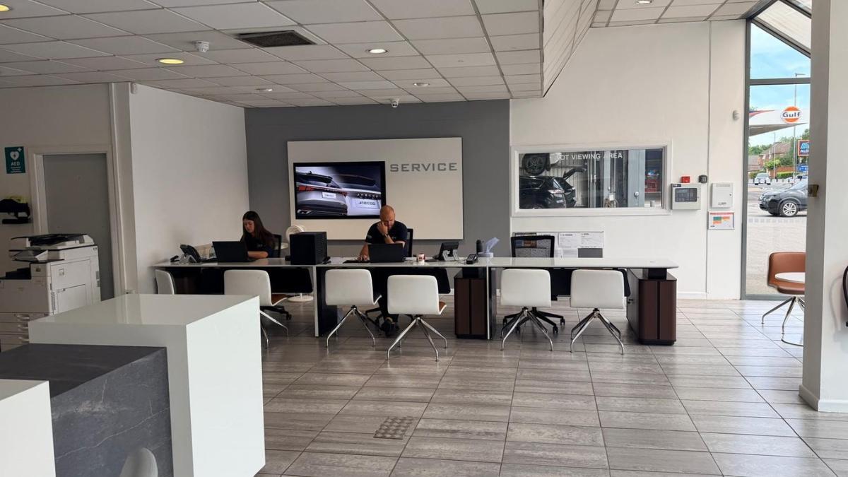OmodaJaecoo Dealership Interior Desk