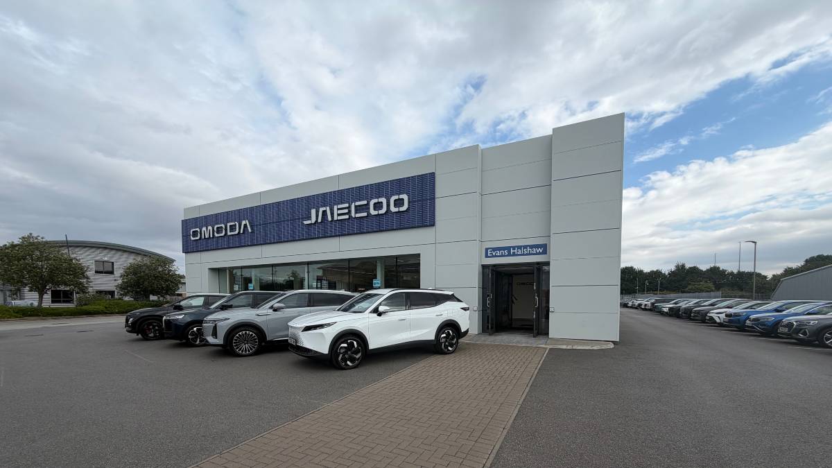 Omoda Jaecoo Hull Dealership Exterior Side View