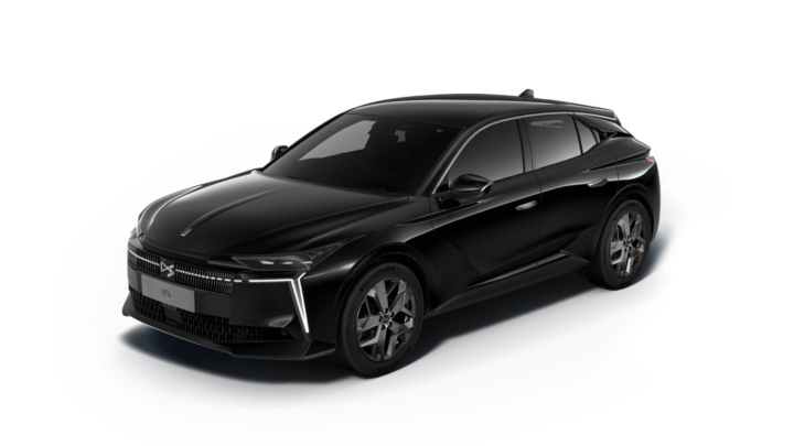 Black DS No4 Pallas Plus Exterior Front in Studio