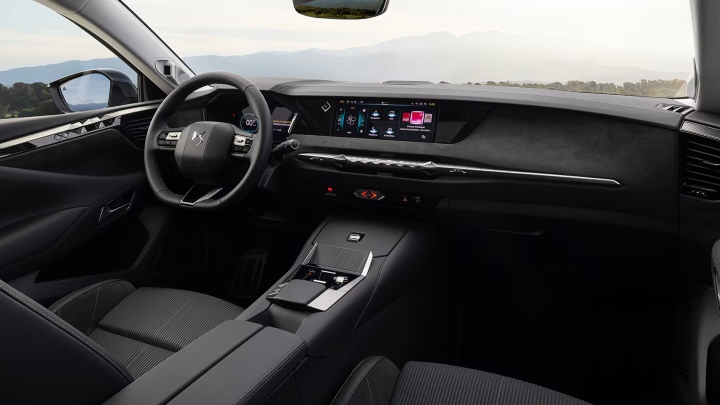 DS No4 E-TENSE Interior Dashboard
