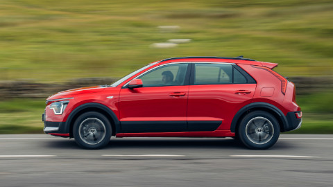 Kia Niro Exterior Side Driving