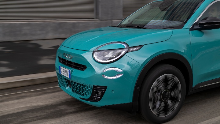 Fiat 600 Hybrid blue driving front close up