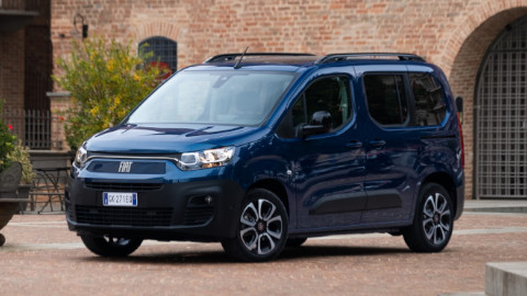 Blue Fiat e-Doblo Front Static