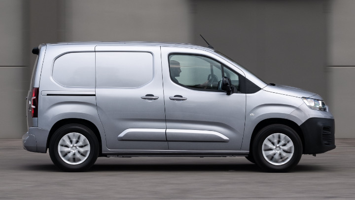 Fiat E-Doblo Side View Angle