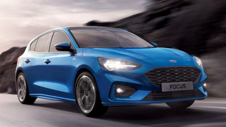 Blue Ford Focus: Driving